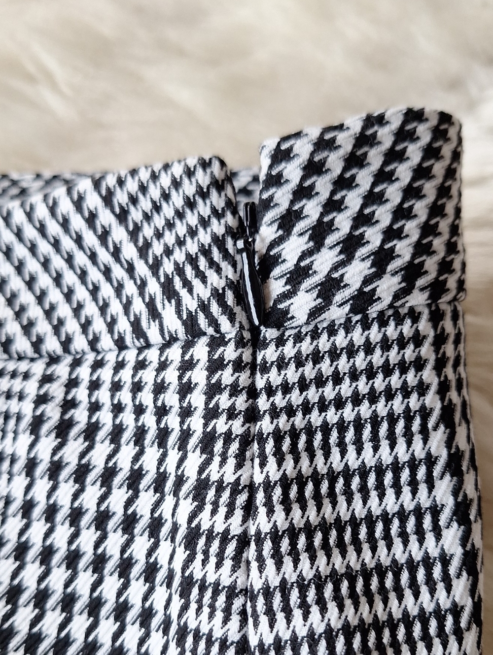 Banana Republic Houndstooth Black & White Pencil Skirt - Picture 5 of 6